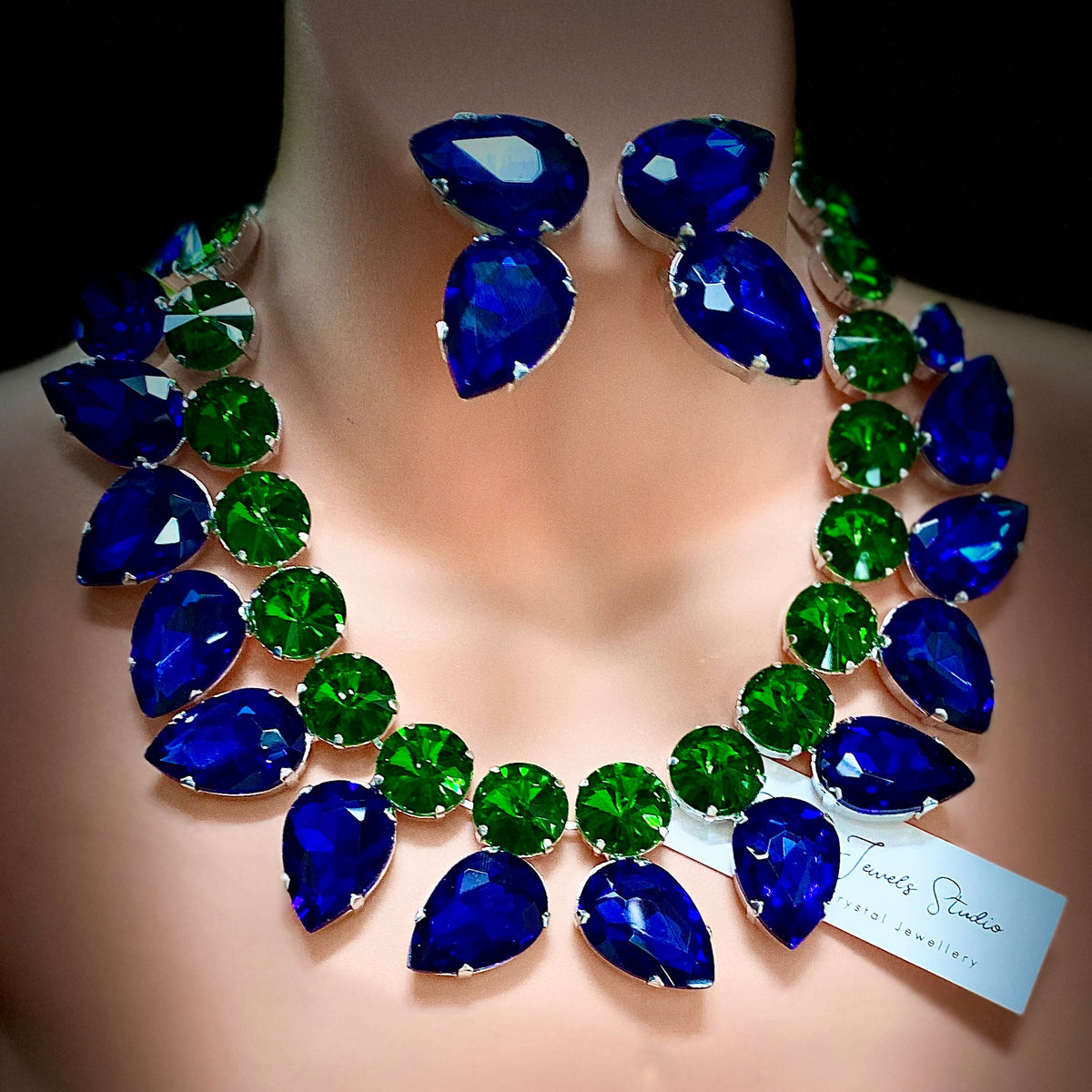 Sapphire and emerald crystal wreath necklace set