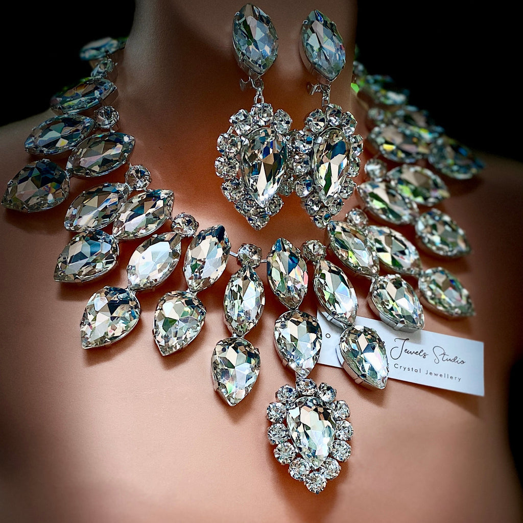 Bejewelled clear Austrian crystal necklace set with earrings
