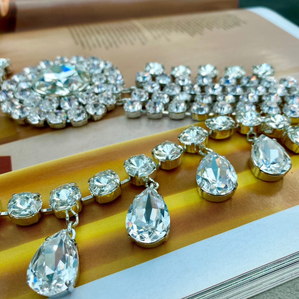 close of of droplets of marilyn monroe necklace
