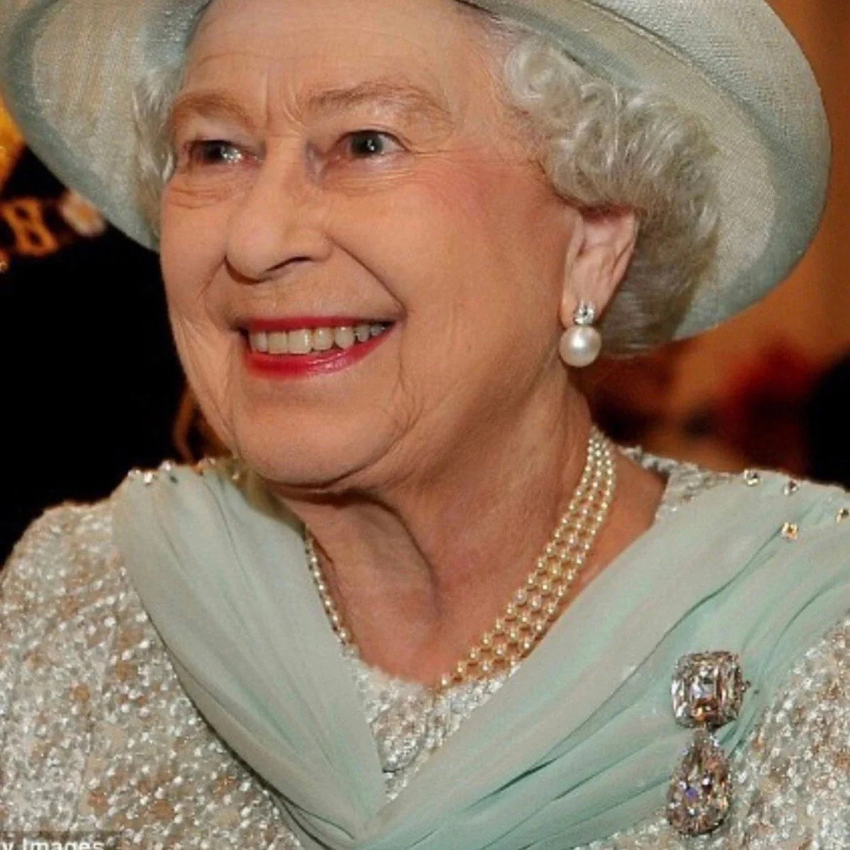 Queen Elizabeth II wearing the historic Cullinan III and IV Granny’s Chips brooch